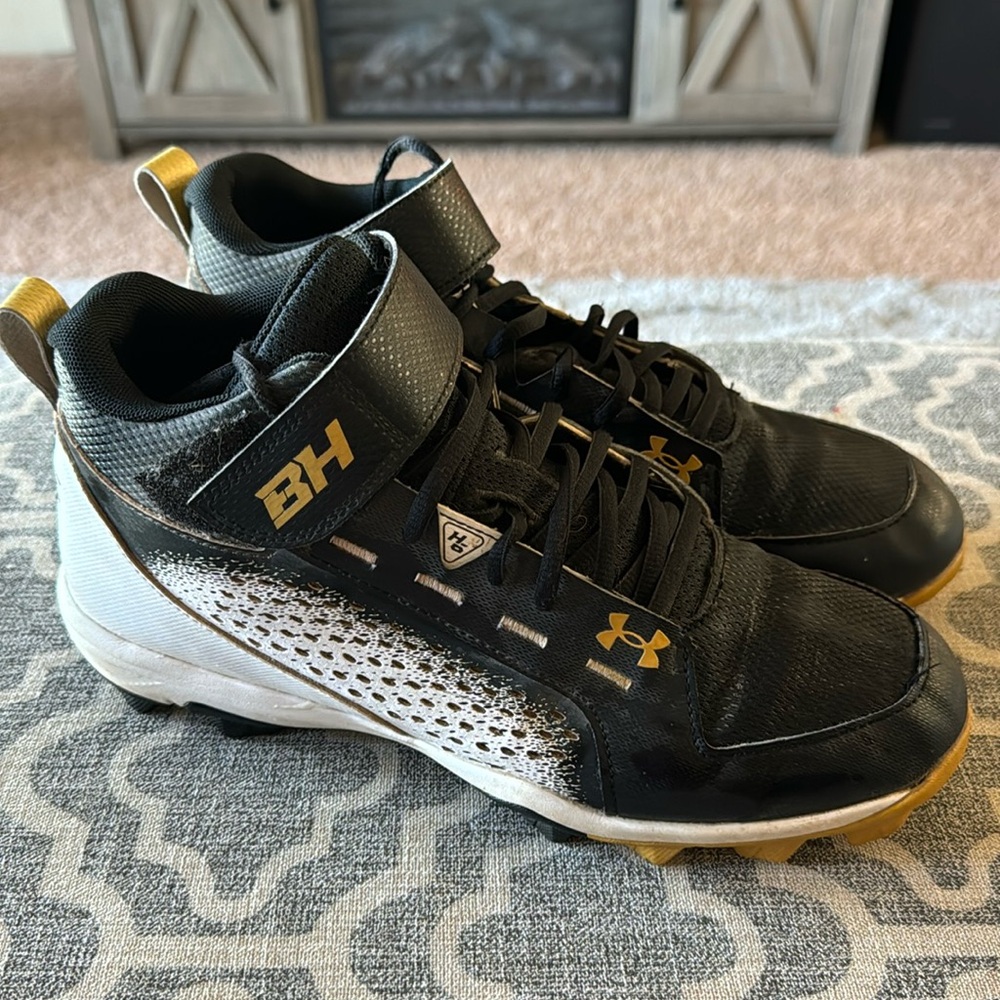 Under Armour Black and White Athletic Shoes with Mid-Top Design